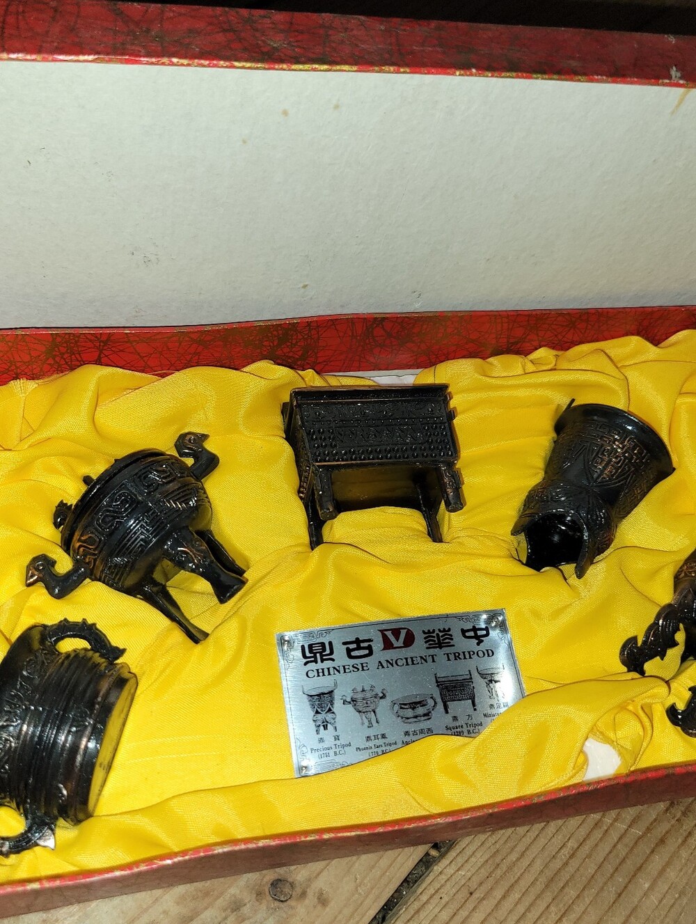 Vintage Chinese Ancient Tripod Collection SET in Bronze Excellent condition